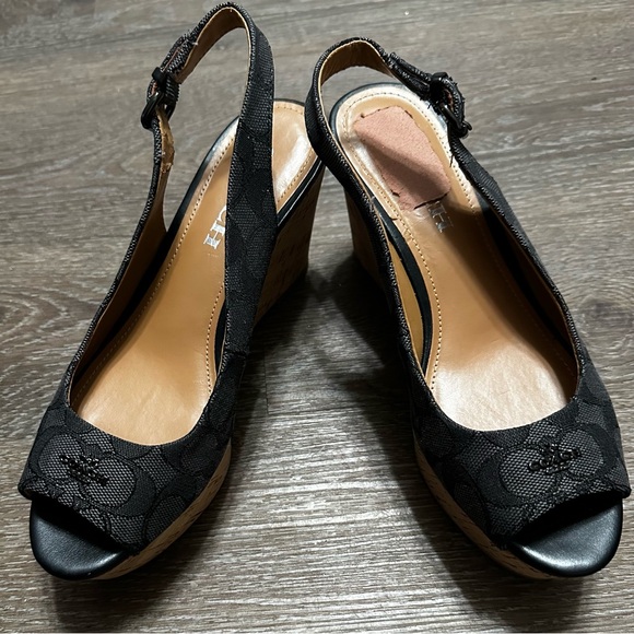 Coach Ferry Gray & Black Peep Toe Slingback Espadrille Wedge
Sandals Size 6.5 - Picture 6 of 10